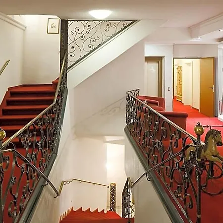 Weisses Ross Hotel